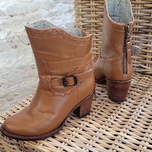 Denver Boots Melody Tan Leather Mid-Heel Buckle Ankle Boots Womens Sz 7, Western